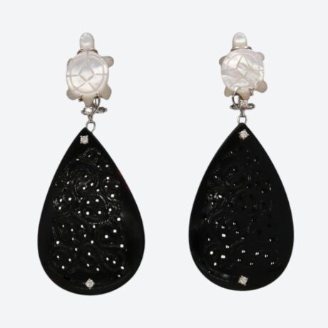 Pendientes Rafael Torres con madreperlas, brillantes y onix en oro blanco