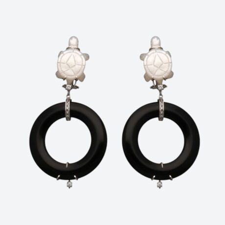 Pendientes Rafael Torres con madreperlas, brillantes y onix en oro blanco