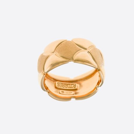 Anillo Rafael Torres colección Ecaille en oro amarillo ( 9.35g) matizado y brillo. Medida: 13