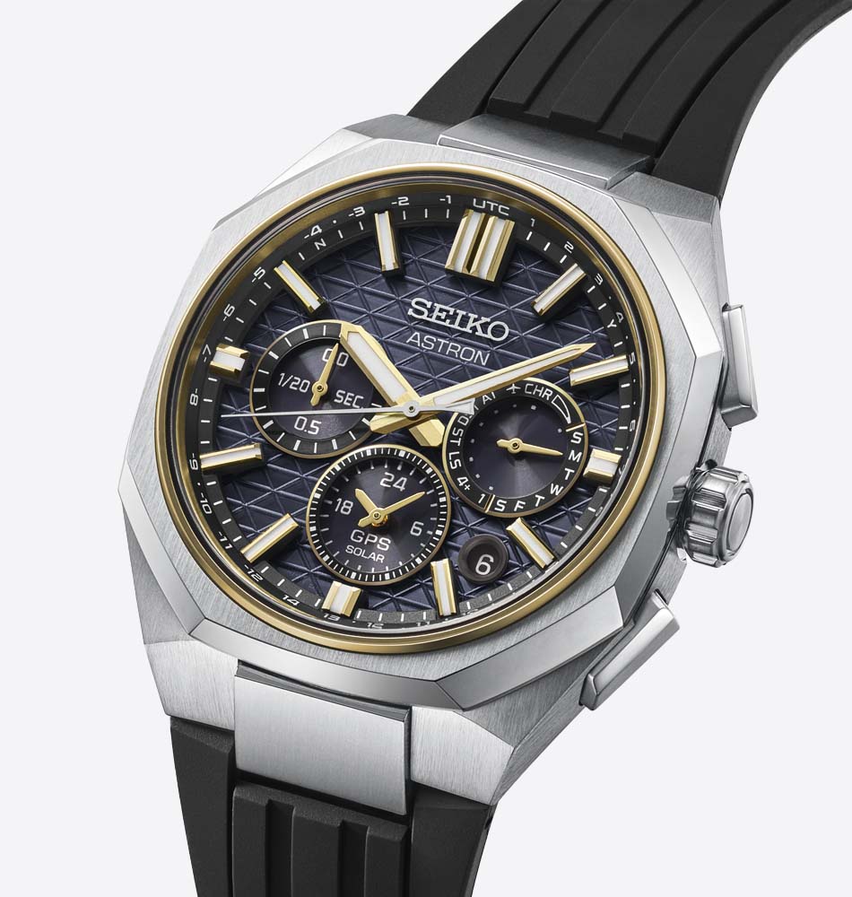 El Seiko Astron HAB003 representa la máxima expresión de la innovación relojera japonesa, combinando tecnología GPS Solar con un diseño deportivo y materiales de alto rendimiento. Diseñado para quienes viajan con frecuencia, ofrece una precisión excepcional y un completo conjunto de funciones avanzadas. En su interior incorpora el calibre 5X63 GPS Solar, capaz de ajustar automáticamente la hora y la zona horaria mediante recepción de señal GPS. Además, integra función Dual Time, hora mundial para 38 ciudades, cronógrafo, calendario perpetuo hasta el año 2100, indicador de reserva de energía y cambio rápido entre la hora principal y la secundaria. Gracias a su alimentación solar, ofrece una autonomía de hasta 6 meses con carga completa y hasta 2 años en modo de ahorro de energía. Su caja de titanio con revestimiento súper endurecido de 43,4 mm proporciona una gran resistencia y ligereza. El conjunto se completa con un cristal de zafiro con revestimiento súper claro, agujas e índices con LumiBrite, correa de silicona con sistema de cambio rápido y cierre triple con ajuste inteligente. Además, cuenta con una resistencia al agua de 10 bares (100 metros), convirtiéndolo en un reloj preparado para cualquier situación. Referencia SEIKO: HAB003J1 Referencia interna: R-SEI-AST-0011