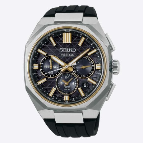 El Seiko Astron HAB003 representa la máxima expresión de la innovación relojera japonesa, combinando tecnología GPS Solar con un diseño deportivo y materiales de alto rendimiento. Diseñado para quienes viajan con frecuencia, ofrece una precisión excepcional y un completo conjunto de funciones avanzadas. En su interior incorpora el calibre 5X63 GPS Solar, capaz de ajustar automáticamente la hora y la zona horaria mediante recepción de señal GPS. Además, integra función Dual Time, hora mundial para 38 ciudades, cronógrafo, calendario perpetuo hasta el año 2100, indicador de reserva de energía y cambio rápido entre la hora principal y la secundaria. Gracias a su alimentación solar, ofrece una autonomía de hasta 6 meses con carga completa y hasta 2 años en modo de ahorro de energía. Su caja de titanio con revestimiento súper endurecido de 43,4 mm proporciona una gran resistencia y ligereza. El conjunto se completa con un cristal de zafiro con revestimiento súper claro, agujas e índices con LumiBrite, correa de silicona con sistema de cambio rápido y cierre triple con ajuste inteligente. Además, cuenta con una resistencia al agua de 10 bares (100 metros), convirtiéndolo en un reloj preparado para cualquier situación. Referencia SEIKO: HAB003J1 Referencia interna: R-SEI-AST-0011
