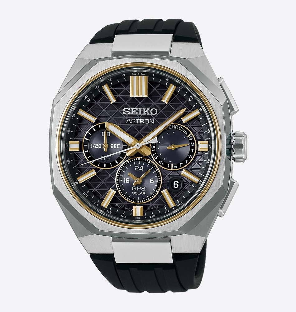 El Seiko Astron HAB003 representa la máxima expresión de la innovación relojera japonesa, combinando tecnología GPS Solar con un diseño deportivo y materiales de alto rendimiento. Diseñado para quienes viajan con frecuencia, ofrece una precisión excepcional y un completo conjunto de funciones avanzadas. En su interior incorpora el calibre 5X63 GPS Solar, capaz de ajustar automáticamente la hora y la zona horaria mediante recepción de señal GPS. Además, integra función Dual Time, hora mundial para 38 ciudades, cronógrafo, calendario perpetuo hasta el año 2100, indicador de reserva de energía y cambio rápido entre la hora principal y la secundaria. Gracias a su alimentación solar, ofrece una autonomía de hasta 6 meses con carga completa y hasta 2 años en modo de ahorro de energía. Su caja de titanio con revestimiento súper endurecido de 43,4 mm proporciona una gran resistencia y ligereza. El conjunto se completa con un cristal de zafiro con revestimiento súper claro, agujas e índices con LumiBrite, correa de silicona con sistema de cambio rápido y cierre triple con ajuste inteligente. Además, cuenta con una resistencia al agua de 10 bares (100 metros), convirtiéndolo en un reloj preparado para cualquier situación. Referencia SEIKO: HAB003J1 Referencia interna: R-SEI-AST-0011