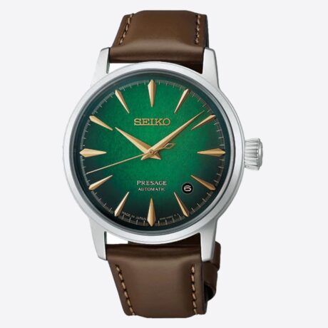 El Seiko Presage Cocktail Time Mint Mist HCB002J1 destaca por una estética fresca y refinada inspirada en la elegancia de los cócteles japoneses. Su esfera en tonos verde menta presenta delicados reflejos luminosos y un sofisticado patrón texturizado que crea un atractivo juego de luces, aportando profundidad y dinamismo al conjunto. La esfera se complementa con una correa de piel de vacuno en tono marrón castaño, logrando una combinación equilibrada y distinguida que realza el carácter elegante del reloj. En su interior incorpora el calibre automático 4R35, un movimiento mecánico fiable y preciso que ofrece funciones de horas, minutos, segundos y calendario. La caja de acero inoxidable de 38,5 mm se combina con un cristal Hardlex de forma abombada con tratamiento antirreflectante, que potencia la luminosidad de la esfera. Además, cuenta con un fondo transparente roscado que permite admirar el movimiento automático y una resistencia al agua de 5 bares (50 metros) para un uso cotidiano versátil. En resumen, este Seiko Presage Cocktail Time Mint Mist combina frescura cromática, elegancia contemporánea y precisión mecánica japonesa en una pieza sofisticada y atemporal. Descubre toda nuestra colección de los relojes Seiko Presage. Referencia Seiko: HCB002J1 Referencia interna: R-SEI-PRE-0018