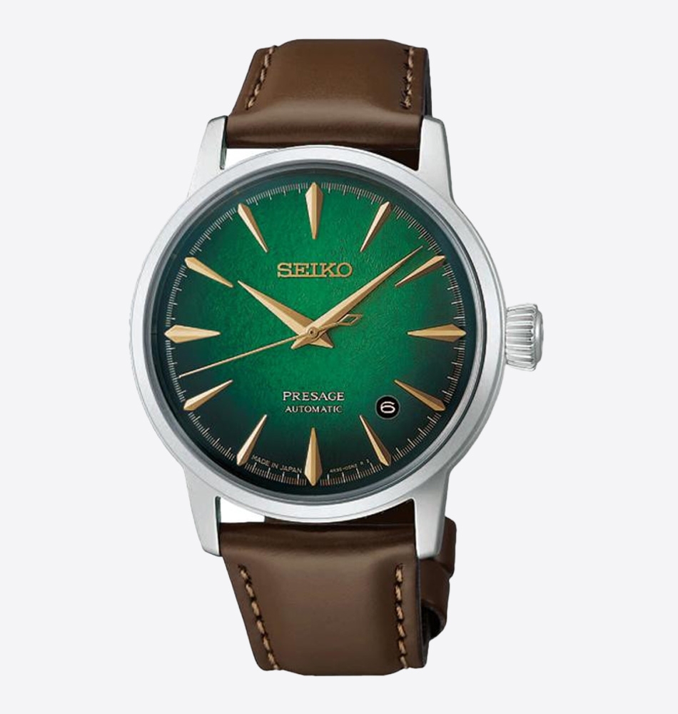 El Seiko Presage Cocktail Time Mint Mist HCB002J1 destaca por una estética fresca y refinada inspirada en la elegancia de los cócteles japoneses. Su esfera en tonos verde menta presenta delicados reflejos luminosos y un sofisticado patrón texturizado que crea un atractivo juego de luces, aportando profundidad y dinamismo al conjunto. La esfera se complementa con una correa de piel de vacuno en tono marrón castaño, logrando una combinación equilibrada y distinguida que realza el carácter elegante del reloj. En su interior incorpora el calibre automático 4R35, un movimiento mecánico fiable y preciso que ofrece funciones de horas, minutos, segundos y calendario. La caja de acero inoxidable de 38,5 mm se combina con un cristal Hardlex de forma abombada con tratamiento antirreflectante, que potencia la luminosidad de la esfera. Además, cuenta con un fondo transparente roscado que permite admirar el movimiento automático y una resistencia al agua de 5 bares (50 metros) para un uso cotidiano versátil. En resumen, este Seiko Presage Cocktail Time Mint Mist combina frescura cromática, elegancia contemporánea y precisión mecánica japonesa en una pieza sofisticada y atemporal. Descubre toda nuestra colección de los relojes Seiko Presage. Referencia Seiko: HCB002J1 Referencia interna: R-SEI-PRE-0018