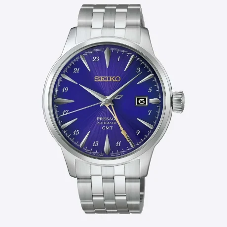El Seiko Presage Cocktail Time Seiko 145th Anniversary Limited Edition HCB006 celebra el 145.º aniversario de Seiko con una edición limitada a 6.000 piezas. Su esfera púrpura con patrón radial, característica de la colección Cocktail Time, se inspira en el cóctel «Edo Murasaki», creado en colaboración con Hisashi Kishi, propietario de STAR BAR. Esta tonalidad evoca el patrimonio cultural de Tokio y su evolución a lo largo del tiempo, mientras que el logotipo y la aguja GMT en tono dorado aportan un contraste elegante y simbolizan un futuro brillante. En su interior incorpora el calibre automático 4R34, un movimiento mecánico con capacidad de carga manual, 24 rubíes y una reserva de marcha aproximada de 41 horas. La aguja de 24 horas permite consultar un segundo huso horario, mientras que la función de parada del segundero facilita un ajuste preciso de la hora. También dispone de visualización de la fecha. La caja de acero inoxidable de 40,5 mm incorpora un cristal Hardlex con forma de caja y un fondo transparente y roscado que permite contemplar el movimiento mecánico. El conjunto se completa con un brazalete de acero inoxidable y un cierre desplegable con botón de apertura. Su resistencia al agua de 5 bares y su resistencia magnética de 4.800 A/m completan sus características técnicas. El Seiko Presage Cocktail Time Seiko 145th Anniversary Limited Edition HCB006 combina la tradición relojera japonesa con una esfera de inspiración coctelera y la funcionalidad GMT, en una edición conmemorativa cuyo fondo de caja incorpora la inscripción «LIMITED EDITION». Descubre toda nuestra colección de relojes Seiko. Referencia Seiko: HCB006 Referencia interna: R-SEI-PRE-0020